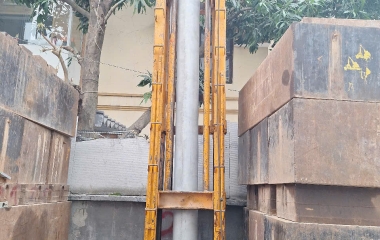 Giám sát ép cọc bê tông cho móng nhà 5 tầng