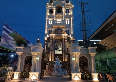 Biệt Thự Tân Cổ Điển 6 Tầng