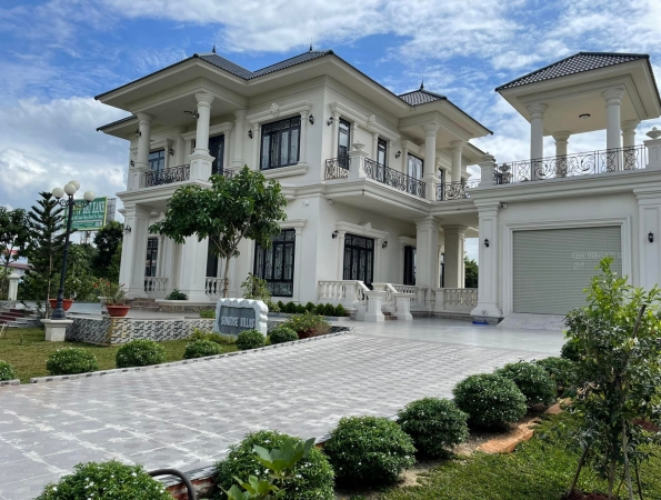 Villa với không gian sân vườn rộng lớn