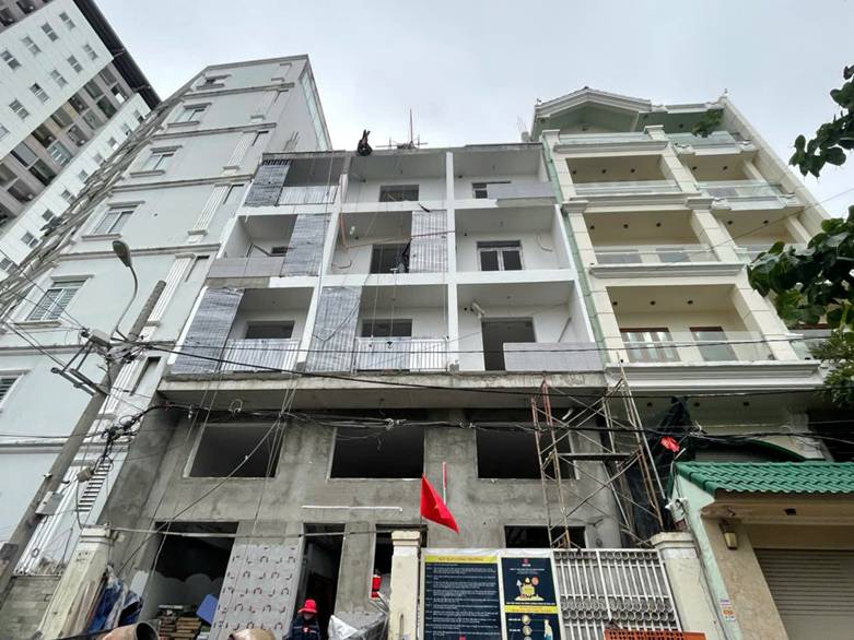 căn hộ dịch vị đang vào hoàn thiện mặt tiền